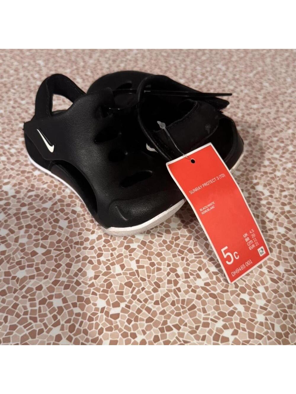 Nike Kid's Black Sandal size 5 - Picture 2 of 3